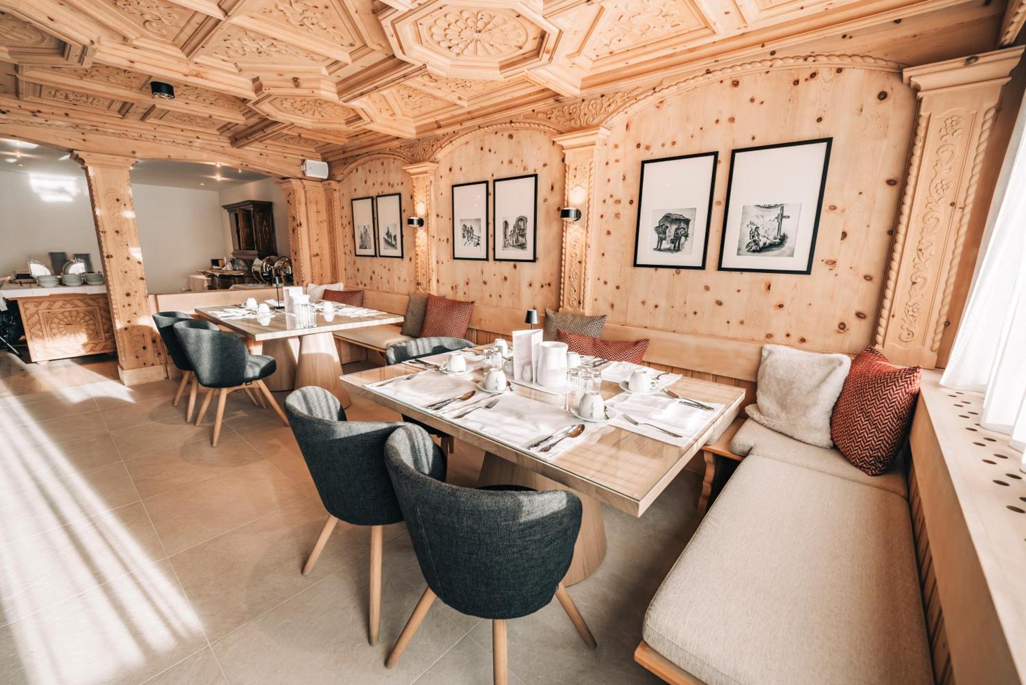 Swiss Alpine Hotel Allalin Zermatt Exterior photo